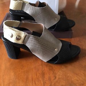 Anyi Lu “Athenae” Size 40 Black Grey Pitone!!!